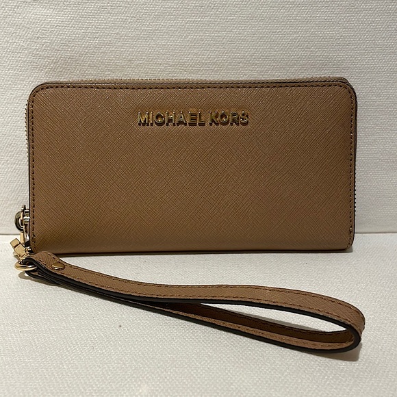 Michael Kors Handbags - Michael Kors Jet Set Saffiano Leather Wristlet